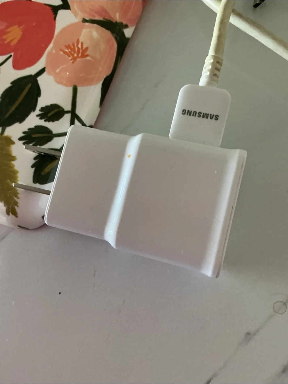 Samsung Galaxy S5 White Cell with 2 Cases Included. Barely used.